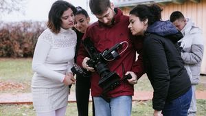 Șase scurtmetraje regizate, scrise și jucate de tineri instituționalizați și o Gală excepțională dedicată copiilor și tinerilor din centre de plasament / Actrița Alina Șerban prezintă premiera filmelor Fără Frică și organizează a doua ediție a Galei „Eu contez”