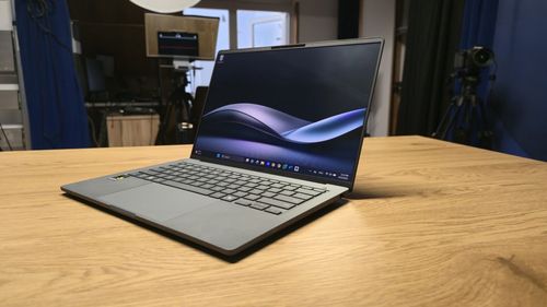 REVIEW Laptopul ASUS Zenbook A14, cu procesor Snapdragon Elite X: Echilibrul perfect între design, greutate, performanță și autonomie / Este un rival capabil să detroneze MacBook Air?