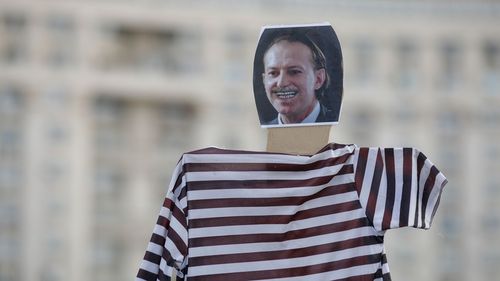 LIVE Protest anti-Florin Cîțu în Piața Victorie din București. ”PSD+PNL = LOVE(LE). Garantat de Werner”