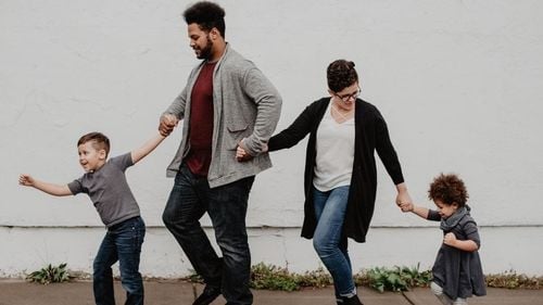 Eșec la referendum pentru guvernul din Irlanda, care a vrut să  schimbe definiţia familiei şi să elimine referirile „sexiste” din Constituţie