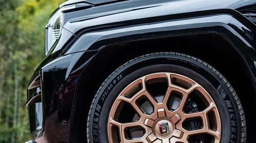 Un senator comunist va depune un proiect de lege pentru a permite orașelor din Franța să interzică SUV-urile