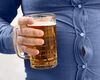 Legea care permite comercializarea și consumul băuturilor cu până la 5,5% alcool în arenele sportive intră în vigoare în această săptămână