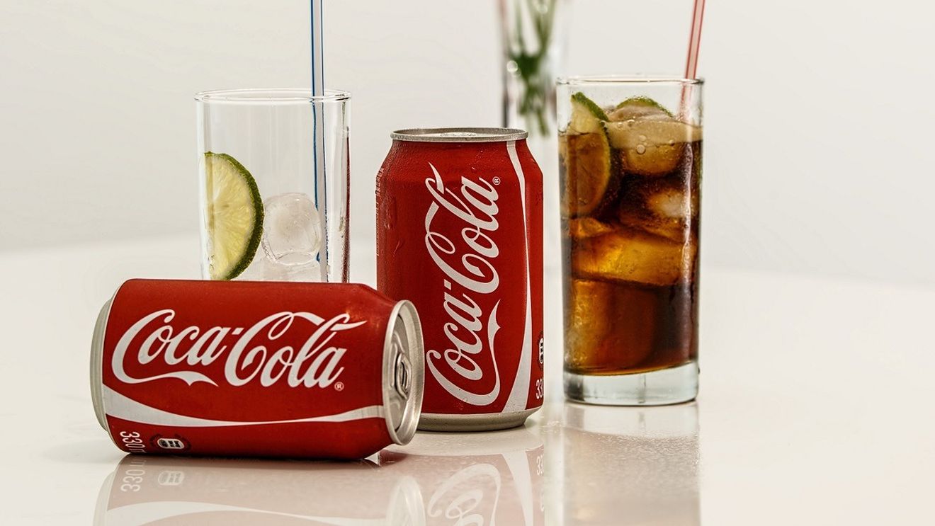 Coca-Cola a investit 2 milioane euro în fabrica din Timişoara pentru a înlocui folia de plastic de la baxurile de doze cu carton biodegradabil