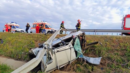 Doi copii și doi adulți au ajuns la spital după un accident pe Autostrada Soarelui