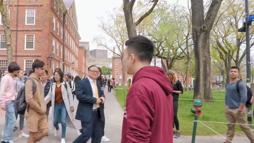 Postările pe reţelele sociale ale studenţilor străini din SUA vor fi verificate pentru a li se valida cererea de viză / Aceştia vor trebui să-şi pună se setările de confidenţialitate pe modul „public”