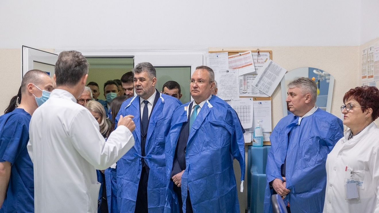 Nicolae Ciucă, Marcel Ciolacu şi Lucian Bode au vizitat Institutul Inimii din Târgu Mureş, care a obținut cea mai mare finanțare din PNRR pentru spitale