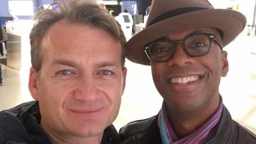 Premieră: România e obligată să recunoască libertatea de ședere pe teritoriul său a membrilor de familie, care includ și soții de același sex