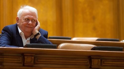 Viorel Hrebenciuc, ridicat de polițiști și dus la penitenciar după ce a fost condamnat definitiv la 3 ani de închisoare