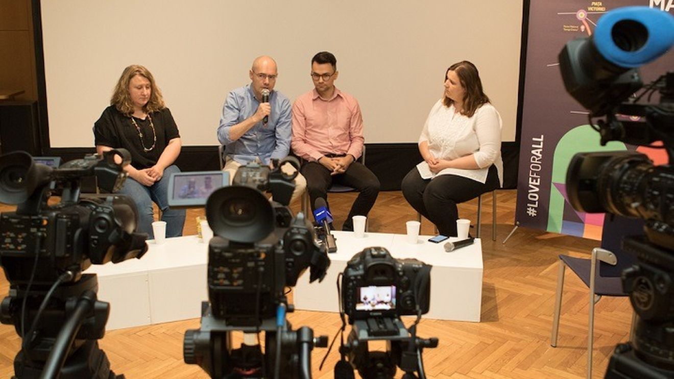 Accept: România audiată de CEDO pentru că nu are legislaţie privind parteneriatul civil / 21 de cupluri gay acuză statul român de discriminare