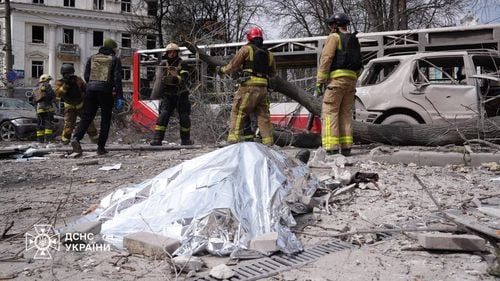 Un atac cu rachete rusești a ucis trei persoane și a rănit opt în orașul Sumî din Ucraina