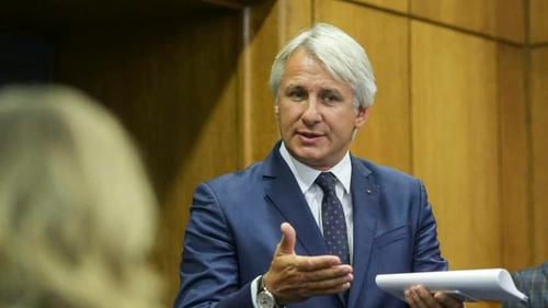 Senatul a aprobat impozitarea pensiilor speciale: Cele cuprinse între 7.000 și 10.000 de lei vor fi impozitate cu 30%, cele de peste 10.000 de lei – cu 50%