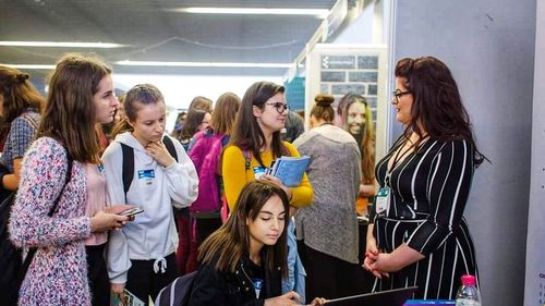 Studii în străinătate: Peste 100 de universități și instituții educaționale din 12 țări își vor prezenta oferta la târgul universitar RIUF