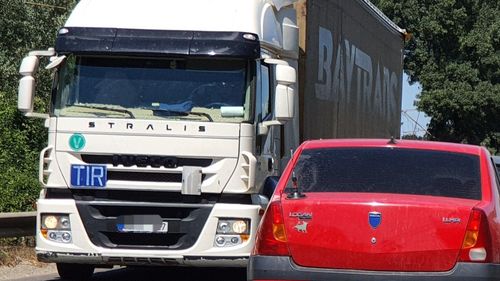 Surse: Vameșii ucraineni de la Halmeu, Satu Mare nu mai permit intrarea în Ucraina a tirurilor înmatriculate în Rusia și Belarus