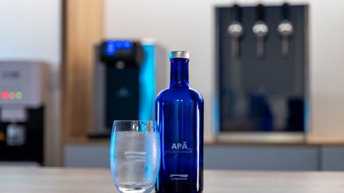 Noi orizonturi: Apa potabilă oferită gratuit în HoReCa. Ocazie de dezvoltare pentru industria ospitalității, dar și un pas înainte pentru o Românie mai primitoare
