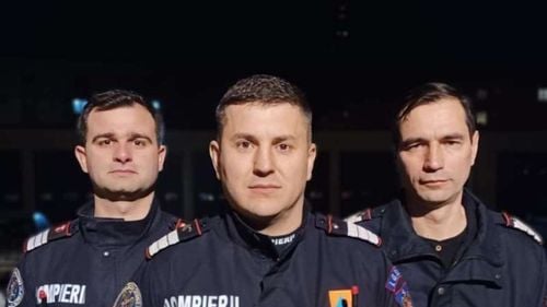 Trei pompieri din Piatra-Neamţ au salvat viaţa unui bebeluş care se înecase cu o bucată de măr / Familia copilului locuieşte în apropierea unităţii, iar tatăl a venit la poarta detaşamentului pentru a cere sprijin