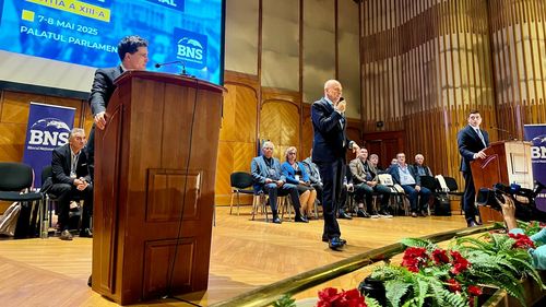 LIVE Prima întâlnire față în față Nicușor Dan - George Simion / Candidatul AUR: A spus contracandidatul meu că vreau să dau afară profesori, a mințit. Problema pe care o avem e cu paraziții politici, cu membrii de partid care au înțesat administrația / Nicușor Dan: România nu-și permite o aventură