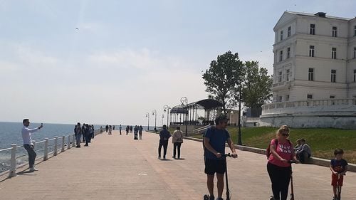 FOTO Constănțenii, relaxare cu rezerve. Cum au arătat cele mai cunoscute locuri de promenadă de la malul mării în prima sâmbătă după două luni de izolare