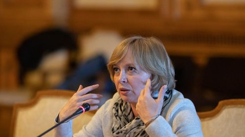 Jurnalista Emilia Șercan, după ce Comisia de Etică a UBB a confirmat că doctoratul lui Bode este ”profund viciat” și a cerut ”corectarea abaterilor”: ”UBB s-a plasat încă o dată de partea plagiatorilor și nu a integrității academice/ S-a raportat la cazul Bode în cheie politică mai mult decât etică”