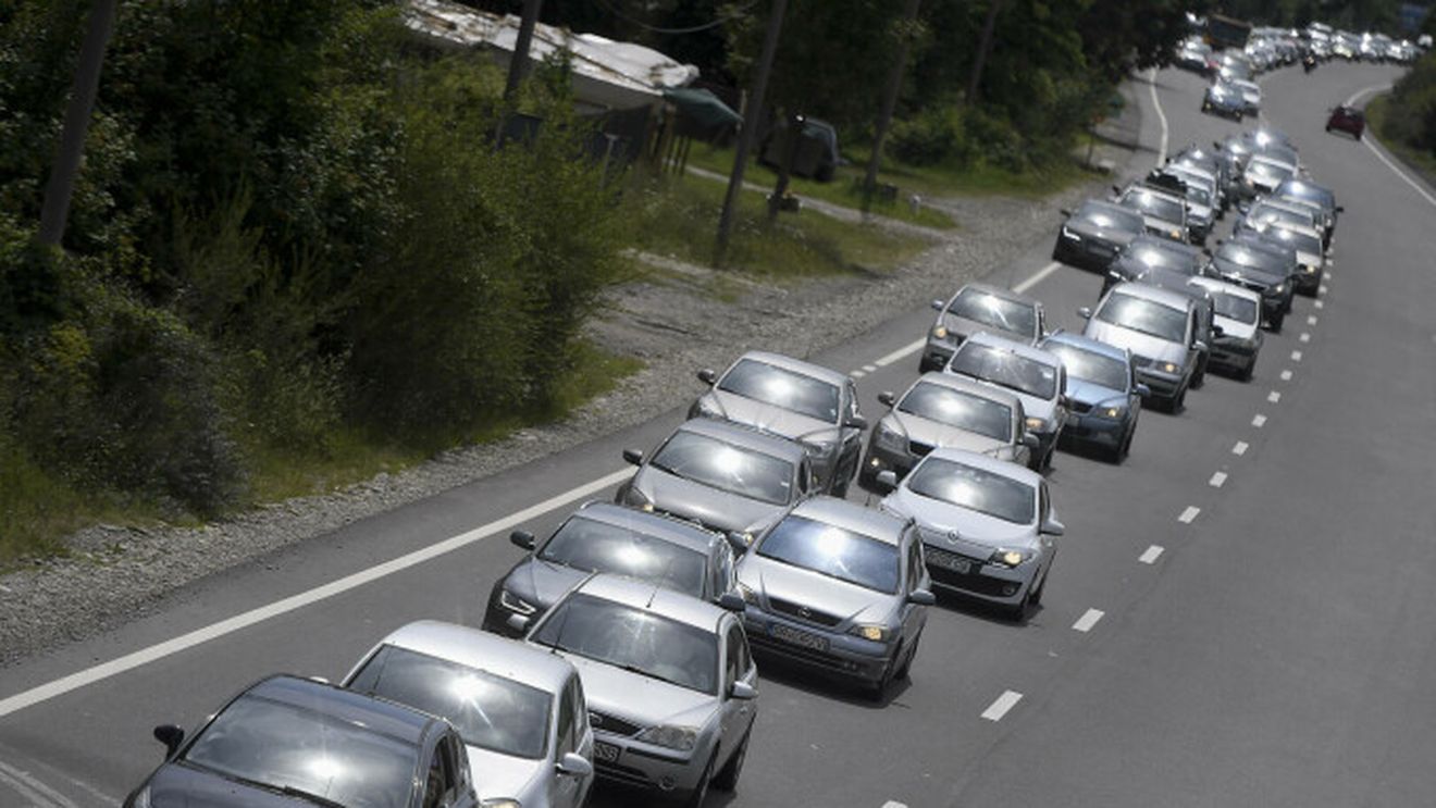 Trafic aglomerat pe DN 1, pe sensul de urcare către Braşov