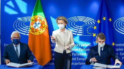 VIDEO Programul pentru redresarea economică, de 672,5 miliarde de euro, a fost semnat de liderii UE / Mureșan (PNL): Banii din mecanism sunt acum la dispoziția țărilor membre / Tudose (PSD): În cel mai bun caz, primele sume vor fi injectate în economie la începutul toamnei