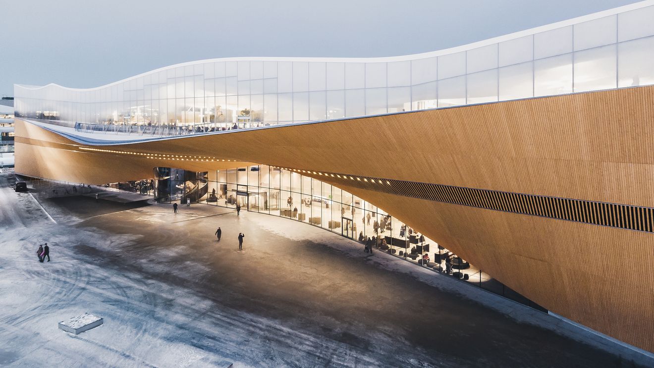 Biblioteca anului 2019 în lume, Oodi din Helsinki, nevoită să își schimbe ușile de acces cu unele de capacitate mai mare