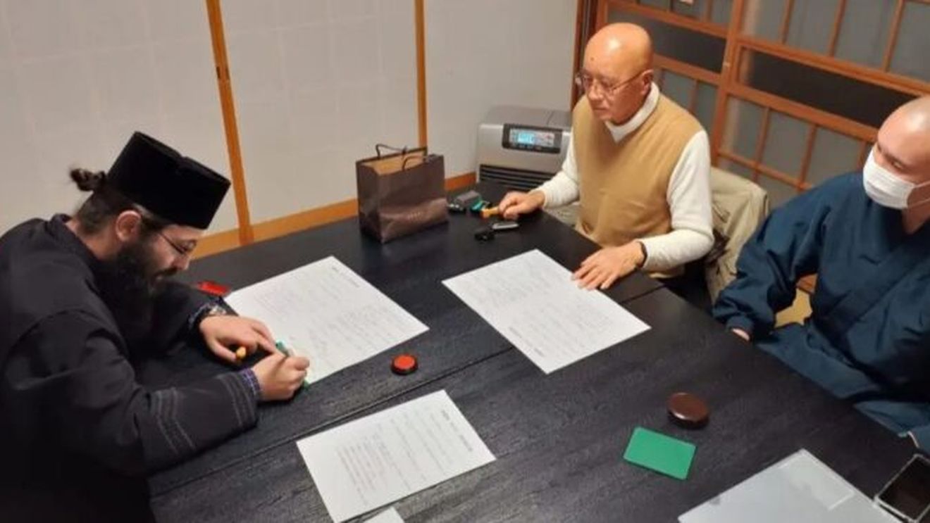 Se deschide primul cimitir ortodox în Japonia: o biserică din lemn din România va servi drept capelă