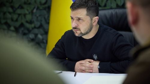 Zelenski s-a întâlnit cu trupele de pe frontul de est