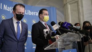 Membrii organizației PNL Sectorul 1 au adoptat ambele moțiuni ale candidaților la șefia partidului, Ludovic Orban şi Florin Cîţu