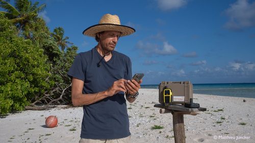 Singur pe un atol din Polinezia timp de 240 de zile