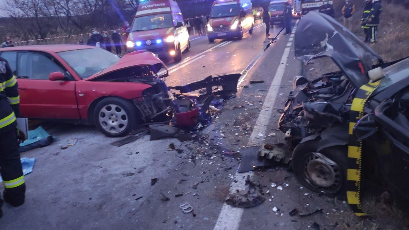 Cinci persoane au fost rănite într-un accident pe DN 65. Traficul a fost blocat