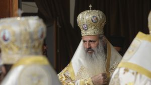 După retragerea Înaltpreasfințitului Petru, Mitropolia Basarabiei este condusă temporar de Înaltpreasfințitul Părinte Teofan, Arhiepiscopul Iaşilor şi Mitropolit al Moldovei și Bucovinei