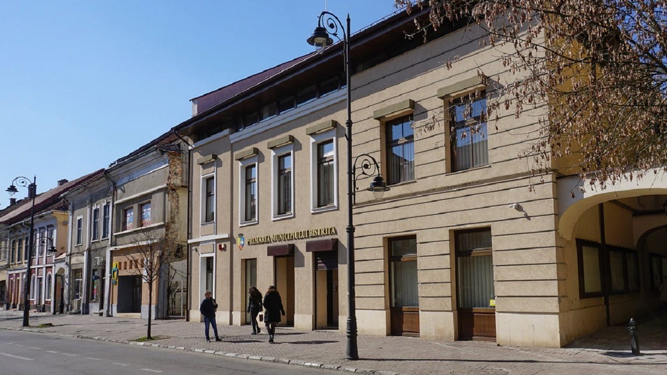 SURSE Mai mulți funcționari publici din Primăria Bistrița, vizați de percheziții într-o anchetă privind emiterea autorizațiilor pentru construcții