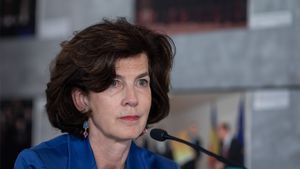 Ambasadoarea Franței: Absolvenţii cursurilor universitare în limba franceză vor avea posibilităţi crescute de angajare la nivel european