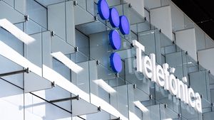 Cel mai mare operator de telefonie din Spania anunță că va reduce numărul de angajați cu 15%,  din cauza concurenței low-cost