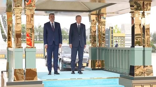 Prim-ministrul Marcel Ciolacu, primit la Palatul Prezidenţial de către preşedintele Turciei Recep Tayyip Erdogan / Vor fi semnate mai multe Acorduri şi memorandumuri de înţelegere privind cooperarea sectorială