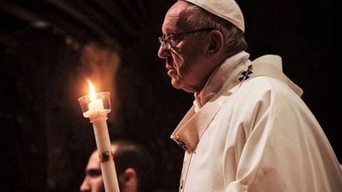 Cei doi copii care îi vor oferi flori Papei Francisc la sosirea în România sunt urmașii familiei unui erou țărănist, întemnițat de regimul Antonescu, dar și de comuniști