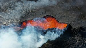 VIDEO O nouă erupţie vulcanică a declanşat evacuarea în sud-vestul Islandei
