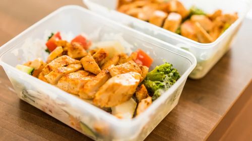 Cinci idei de prânz sănătos, la pachet, pentru următoarea săptămână/ Rețete rapide cu ingrediente hrănitoare