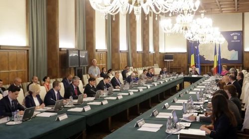 Viorica Dăncilă îl acuză pe Klaus Iohannis că ”nu a avut deschiderea sau poate nu a avut timp” să convoace CSAT, punând astfel bețe în roate rectificării bugetare
