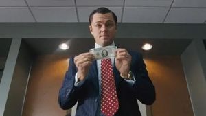 Un clip în care Jordan Belfort, "Lupul de pe Wall Street," îi spune unui tânăr să renunțe la jobul de 60.000 de dolari pe an și "să țintească mai sus" stârnește controverse