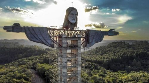 O statuie a lui Hristos, construită în oraşul brazilian Encantado, mai înaltă decât cea a Mântuitorului din Rio de Janeiro