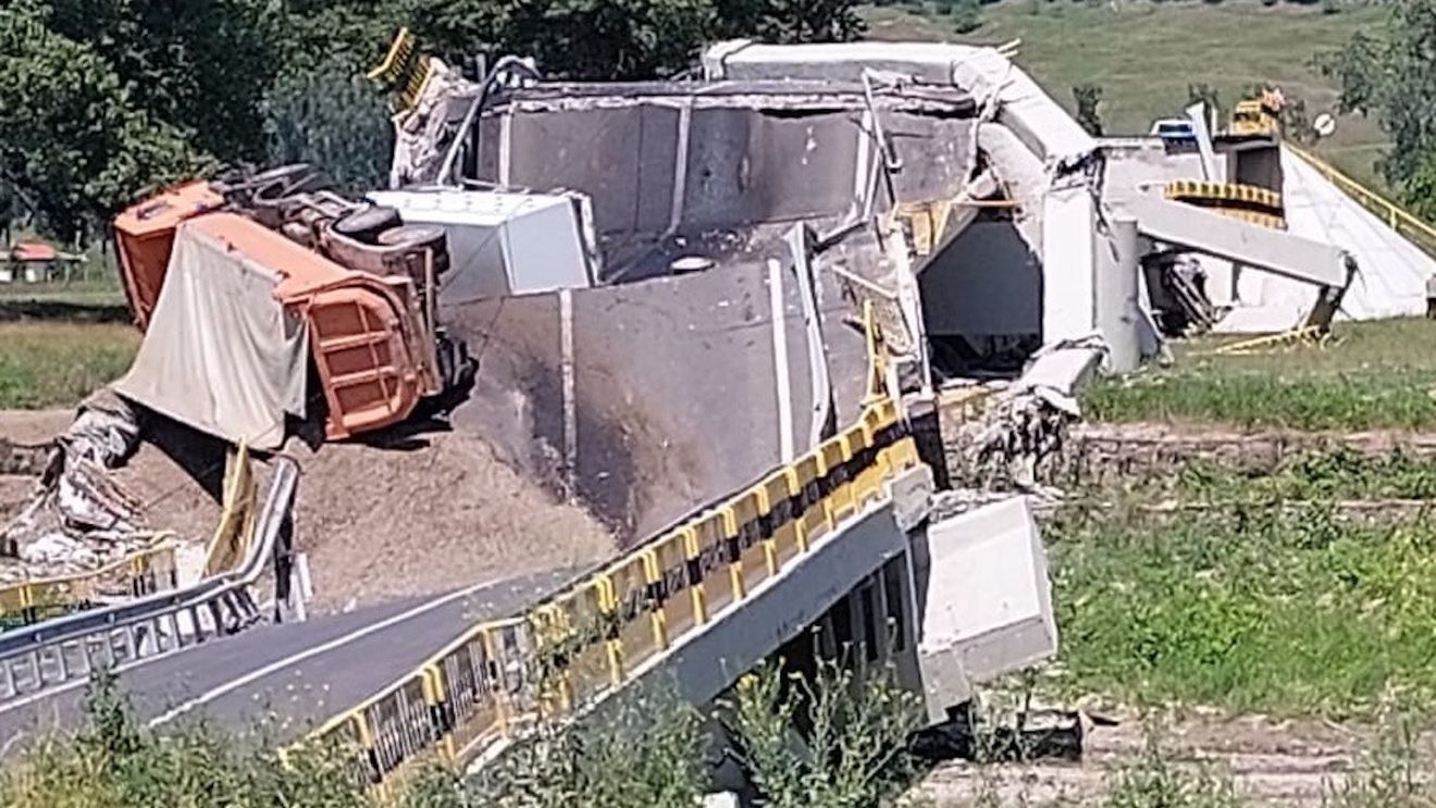 Premierul trimite Armata să găsească o soluție urgentă pentru o cale de transport în zona podului prăbușit din Neamț