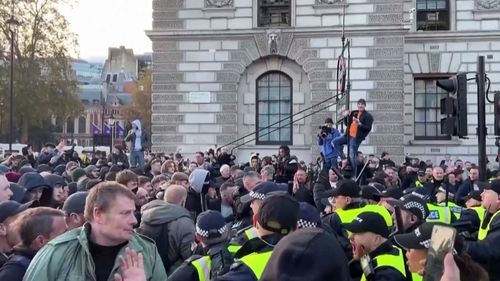 Prim ministrul britanic Rishi Sunak a cerut poliției să ia măsuri împotriva “huliganilor de extrema dreaptă” și “simpatizanților Hamas” după marea demonstrație pro-palestiniană de la Londra, de sâmbătă