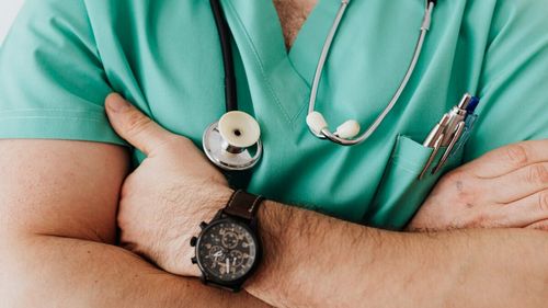 Medicii încă depășesc performanțele AI în urgențele medicale, arată un studiu