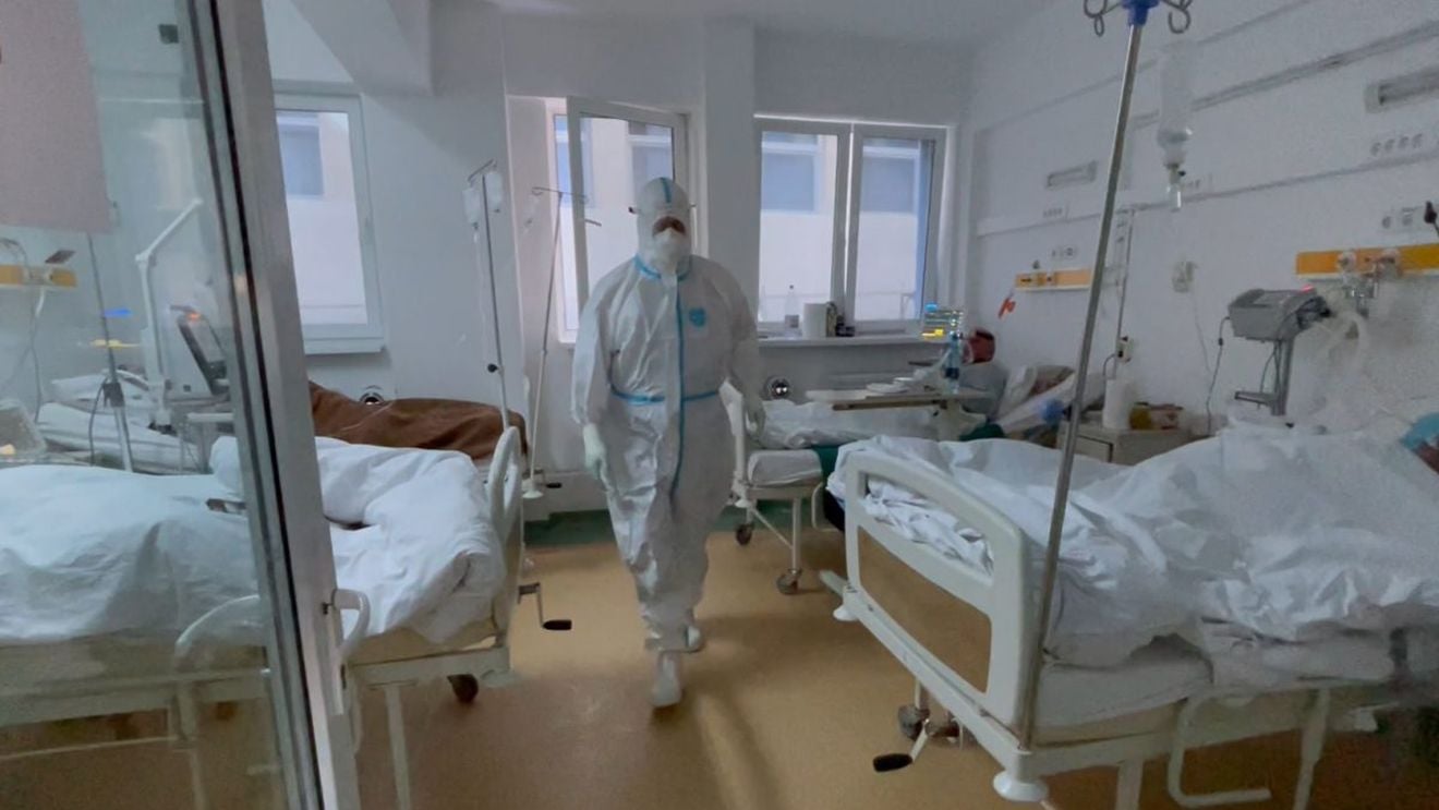 Valeriu Gheorghiţă: Pericolul în momentul de faţă nu este să avem o variantă virală mai transmisibilă decât este deja varianta Delta, ci o variantă virală care ocoleşte răspunsul imun