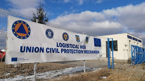 30 de camioane cu ajutoare, donate de americani, ajung în Ucraina prin hub-ul umanitar de la Suceava