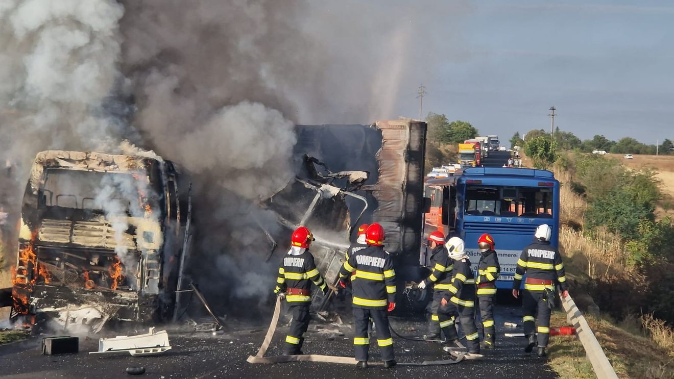 LIVE Accident grav în Teleorman: două autocare și un tir implicate, două elicoptere SMURD intervin / Patru persoane rănite