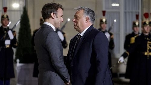 Întâlnire Macron - Orban marţi seara, la Elysée / Cei doi lideri vor discuta "diferite aspecte ale relaţiei bilaterale, mai ales în domeniile energiei, apărării şi transporturilor"