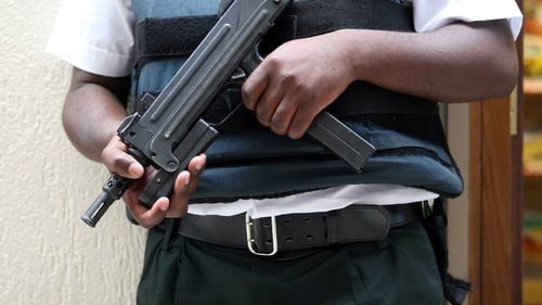 Ecuadorienii vor vota la un referendum pentru măsuri de securitate fără precedent menite să împuternicească poliția și forțele armate