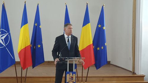Klaus Iohannis: Nu cred că putem să ne aşteptăm vreodată ca politicienii să stea frumos acolo, în banca lor, şi să nu zică nimic. Că n-ar mai fi politicieni. Eu sunt foarte mulţumit că există această coaliţie de guvernare, că România este stabilă